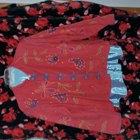 💖🍁Embroidered Red Jacket - Picture 2 of 9